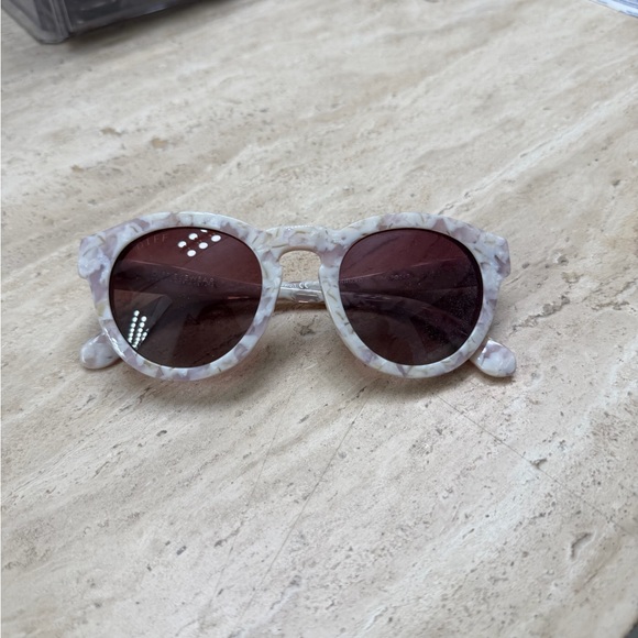 Diff Eyewear Accessories - Diff Eyewear Marble White Round Sunglasses with Burgundy Lenses